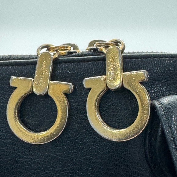 Salvatore Ferragamo Small Crossbody Bag With Signature Closure Black Leather - Picture 15 of 17